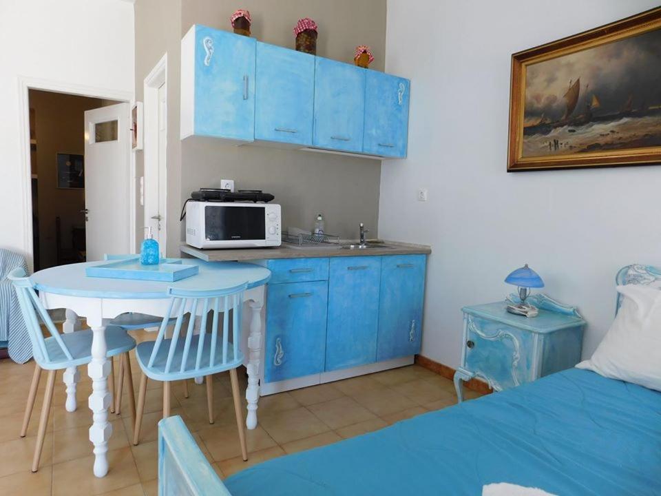 Yacht Front Apartment - Νο 2 イオス島 チョーラ エクステリア 写真