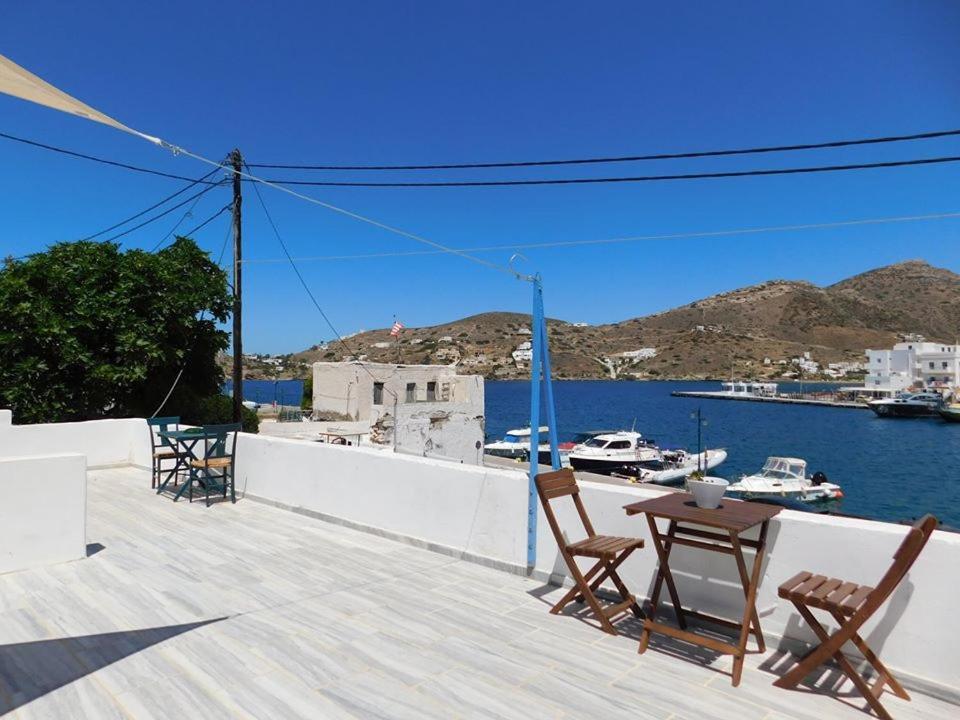 Yacht Front Apartment - Νο 2 イオス島 チョーラ エクステリア 写真