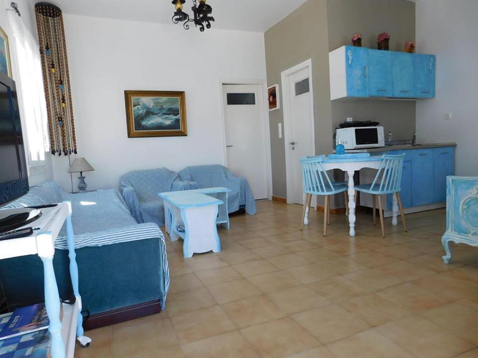Yacht Front Apartment - Νο 2 イオス島 チョーラ エクステリア 写真