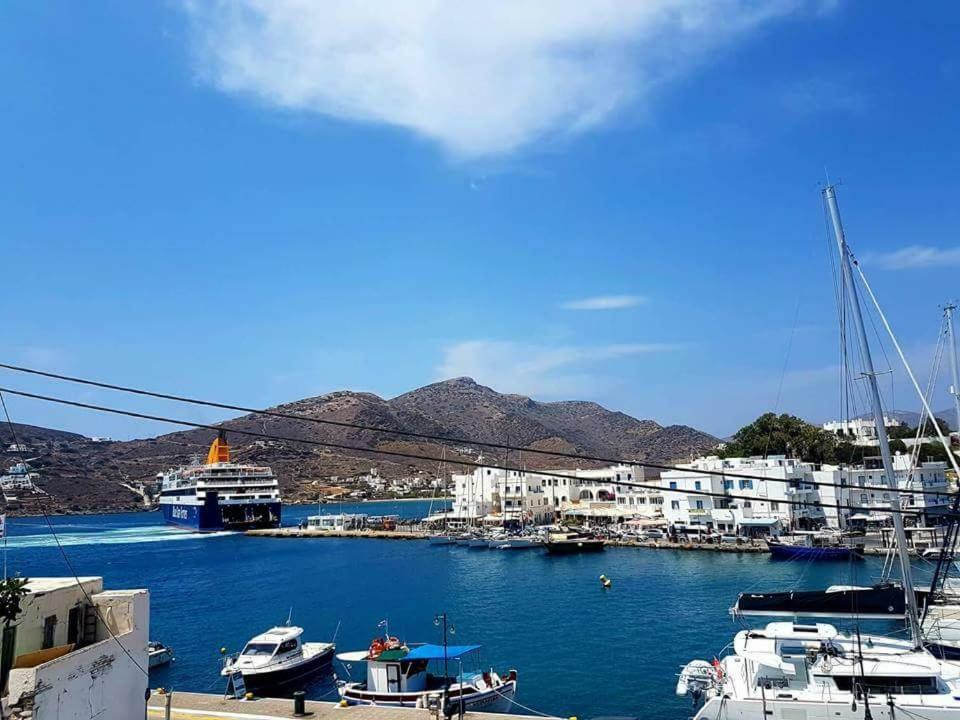 Yacht Front Apartment - Νο 2 イオス島 チョーラ エクステリア 写真
